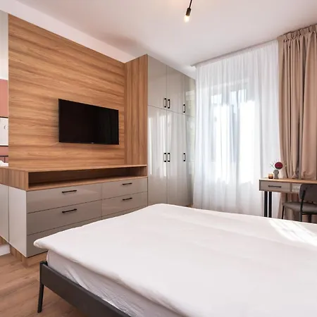 The Loft Luxury Apartments-Near The Park In The City Center-2